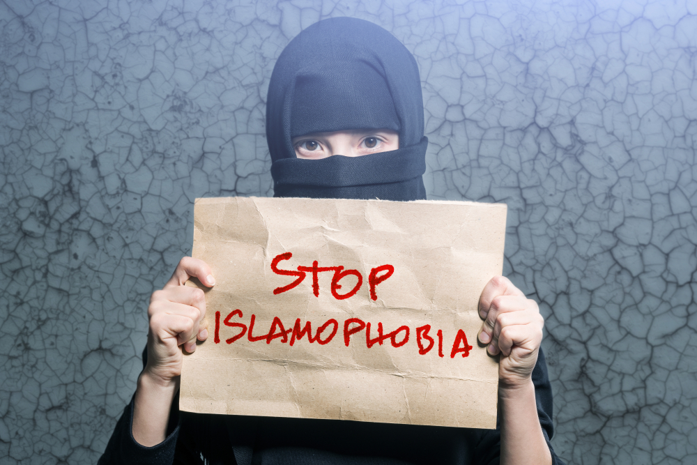 Исламофобия это. Исламофобия плакаты. Исламофобия в мире. Исламофобия картинки. Борьба с исламофобией.