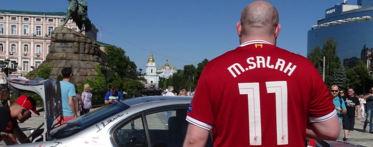 Can Exposure to Celebrities Reduce Prejudice? The Effect of Mohamed Salah on Islamophobic Behaviors and Attitudes